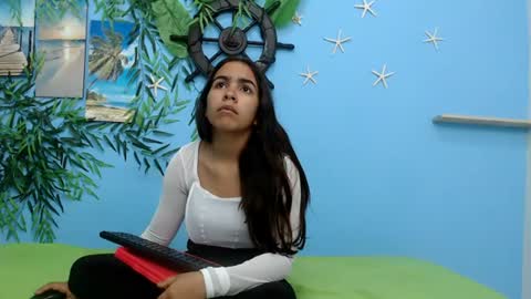 Snapshot of skinnysofia18 chatting on July 2026 01:51:02 PM sofia online show from July 2026 01:51:02 PM