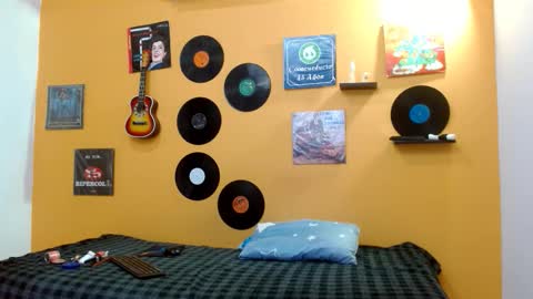 Snapshot of skinnyverus18 chatting on December 2025 07:01:02 PM VERUS online show from December 2025 07:01:02 PM