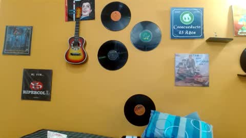 Snapshot of skinnyverus18 chatting on January 2026 07:19:02 PM VERUS online show from January 2026 07:19:02 PM