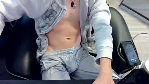 Snapshot of skrogdog chatting on May 2026 05:31:02 PM skrogdog online show from May 2026 05:31:02 PM
