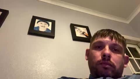 Snapshot of skuzzy25 chatting on May 2026 09:52:01 PM skuzzy25 online show from May 2026 09:52:01 PM