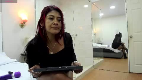 Snapshot of sky_collins_ chatting on June 2026 08:00:02 PM Sky online show from June 2026 08:00:02 PM