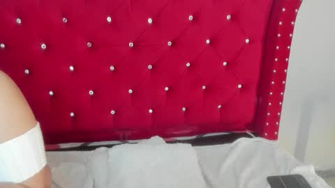 sky_ls online show from September 2025 04:12:01 AM