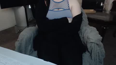 SKYLE   online show from October 2025 11:01:02 PM