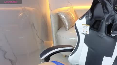 Live 800am 200pm COLOMBIAN HOUR online show from October 2025 01:01:01 PM