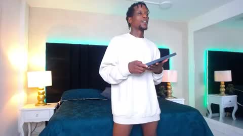 Snapshot of skylerbigxxx chatting on July 2026 04:04:01 AM SKYLERBIGXXX online show from July 2026 04:04:01 AM