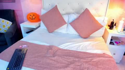 skylerbloom online show from November 2025 03:06:01 AM