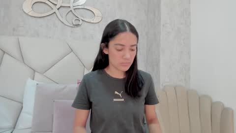 Skyler online show from November 2025 07:57:01 PM