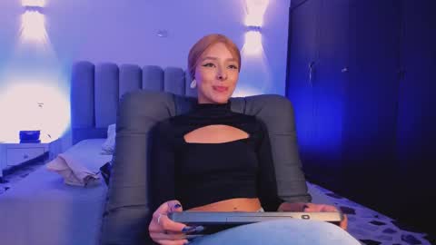 skythompson online show from October 2025 05:37:01 AM
