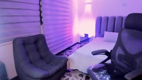 skythompson online show from October 2025 04:34:01 AM