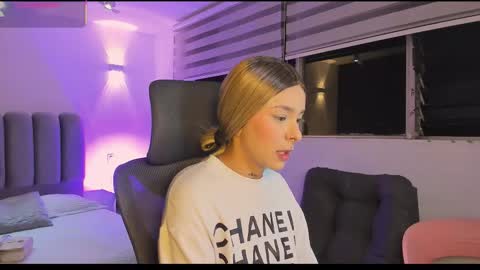 skythompson online show from October 2025 04:02:02 AM