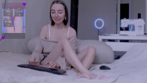 sleepy_ash_ online show from October 2025 11:18:02 AM