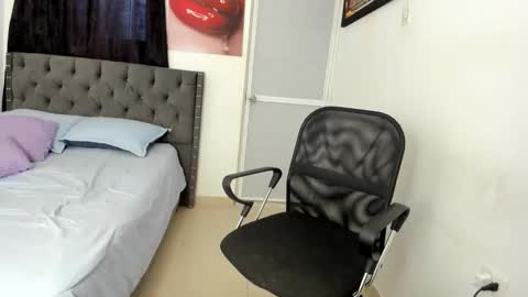 Snapshot of slim_master12 chatting on April 2026 09:30:02 PM slim_master12 online show from April 2026 09:30:02 PM