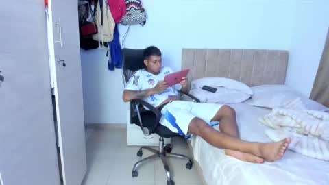 Snapshot of slim_master12 chatting on May 2026 09:52:01 PM slim_master12 online show from May 2026 09:52:01 PM