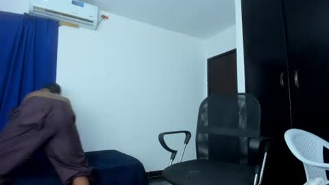 Snapshot of slim_master12 chatting on June 2026 11:53:02 PM slim_master12 online show from June 2026 11:53:02 PM