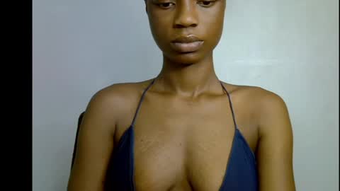 Snapshot of slim_petitqueen chatting on April 2026 07:45:01 AM Alice online show from April 2026 07:45:01 AM