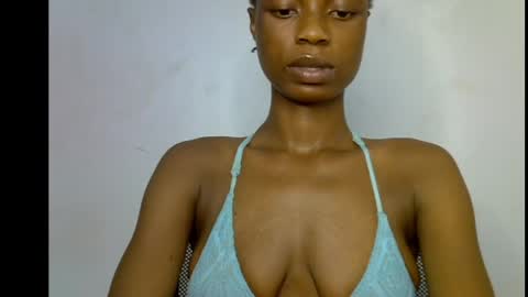 Snapshot of slim_petitqueen chatting on May 2026 05:18:01 PM Alice online show from May 2026 05:18:01 PM