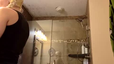 Snapshot of slip_inslide chatting on March 2026 05:31:02 PM slip_inslide online show from March 2026 05:31:02 PM