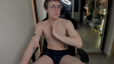 Snapshot of slippery_baby chatting on December 2024 06:54:02 PM Mila online show from December 2024 06:54:02 PM