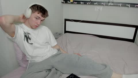 Snapshot of slippery_baby chatting on January 2025 09:27:01 AM Mila online show from January 2025 09:27:01 AM