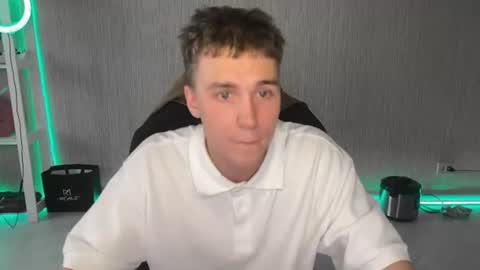 Snapshot of slippery_baby chatting on June 2026 07:16:01 PM Mila online show from June 2026 07:16:01 PM