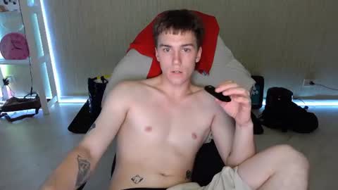Snapshot of slippery_baby chatting on July 2026 09:50:01 PM Mila online show from July 2026 09:50:01 PM