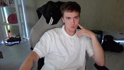 Snapshot of slippery_baby chatting on July 2026 06:46:01 PM Mila online show from July 2026 06:46:01 PM