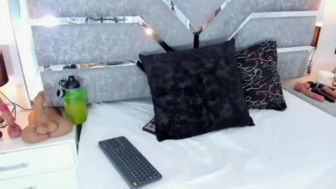 Snapshot of slut_milf_ chatting on May 2026 11:15:01 AM slut_milf_ online show from May 2026 11:15:01 AM