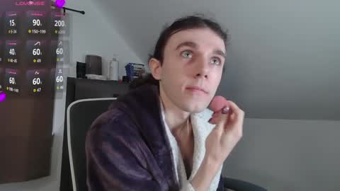 Natsu online show from November 2025 06:35:01 PM