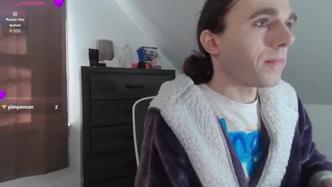 Natsu online show from December 2025 06:37:02 PM