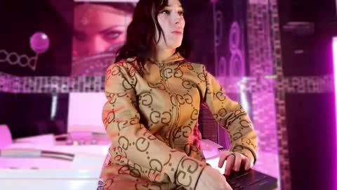 Small Hot19 online show from December 2025 09:47:02 AM