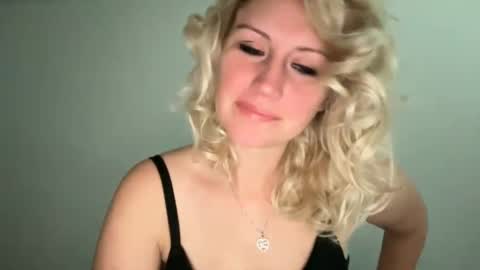 Snapshot of smexxii93 chatting on December 2024 03:43:01 PM smexxii93 online show from December 2024 03:43:01 PM