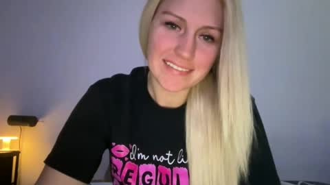 Snapshot of smexxii93 chatting on December 2025 06:03:01 PM smexxii93 online show from December 2025 06:03:01 PM