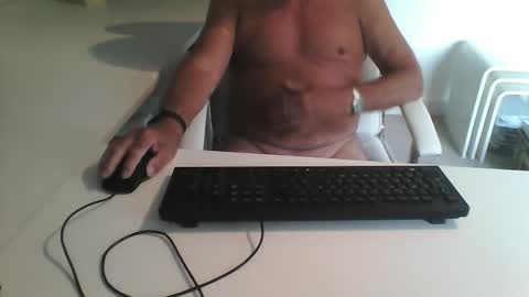 Snapshot of smilesnsmiles chatting on September 2025 09:33:01 AM George online show from September 2025 09:33:01 AM