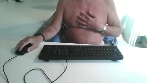 Snapshot of smilesnsmiles chatting on October 2025 03:01:01 PM George online show from October 2025 03:01:01 PM