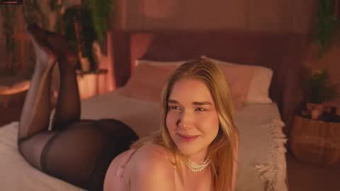 Mia online show from November 2025 05:20:01 AM