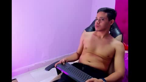 smith_taylor7 online show from January 2025 08:57:02 AM