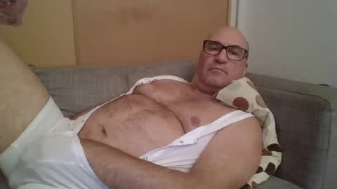 Snapshot of sneakerboy18 chatting on January 2025 03:38:01 PM sneakerboy18 online show from January 2025 03:38:01 PM