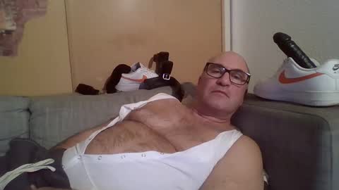 Snapshot of sneakerboy18 chatting on January 2025 06:35:01 PM sneakerboy18 online show from January 2025 06:35:01 PM