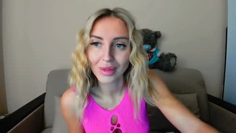 Snapshot of snezanablond chatting on January 2025 02:00:01 PM Sneja online show from January 2025 02:00:01 PM