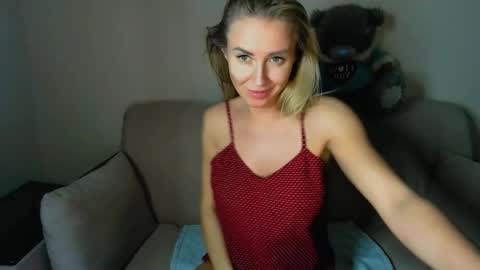 Snapshot of snezanablond chatting on February 2025 08:34:02 PM Sneja online show from February 2025 08:34:02 PM