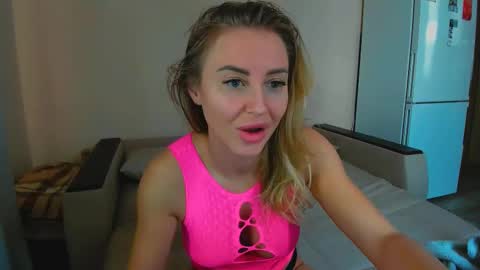 Snapshot of snezanablond chatting on February 2025 06:37:01 AM Sneja online show from February 2025 06:37:01 AM