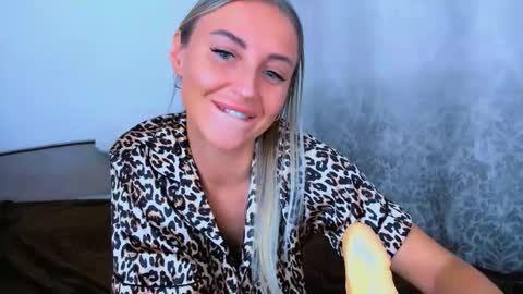 Sneja online show from November 2025 05:14:02 PM