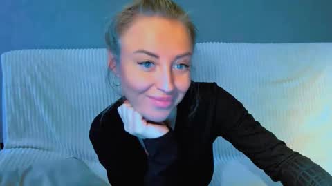 Snapshot of snezanablond chatting on January 2026 11:25:01 AM Sneja online show from January 2026 11:25:01 AM