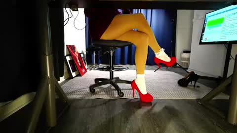 Snapshot of snookieq chatting on February 2025 08:07:02 PM MISS SISSY CHERI online show from February 2025 08:07:02 PM