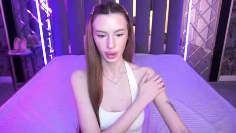 Snapshot of snow_whiteeex chatting on May 2026 05:45:01 AM snow_whiteeex online show from May 2026 05:45:01 AM