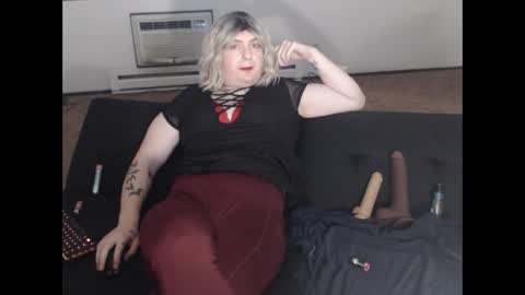 Snapshot of snowbunnytans chatting on December 2024 02:36:02 AM SnowBunnyTessa online show from December 2024 02:36:02 AM