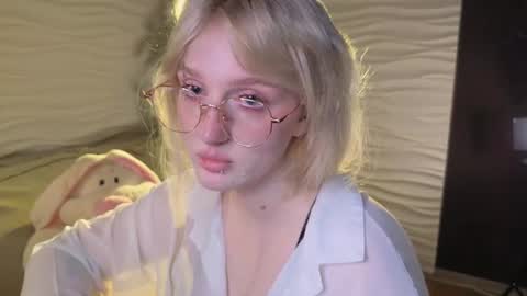 Snapshot of snowflakeskitty chatting on August 2026 05:42:01 AM Ellie online show from August 2026 05:42:01 AM