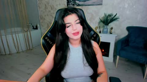 Snapshot of snowingwinter chatting on May 2026 03:35:02 AM snowingwinter online show from May 2026 03:35:02 AM