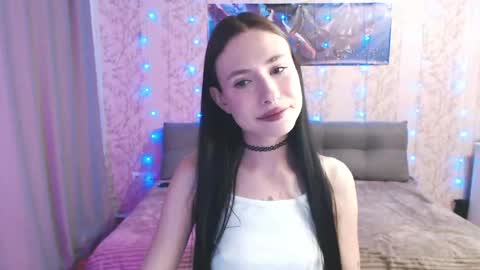 Snapshot of snowwhate_00 chatting on May 2026 07:12:02 PM SnowWhate 00 online show from May 2026 07:12:02 PM